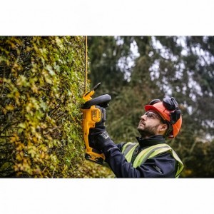 DeWALT 18V XR 55cm Hedge Trimmer